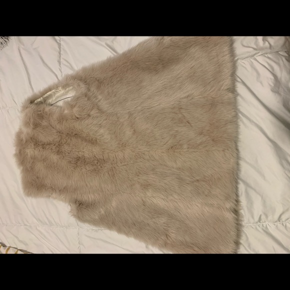 Faux fur vest - Picture 4 of 4